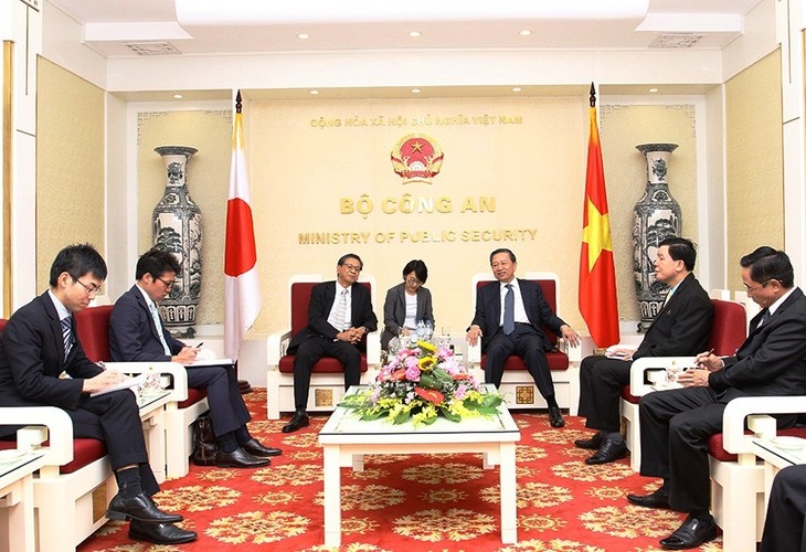 Minister für öffentliche Sicherheit To Lam trifft Japans Botschafter in Vietnam  - ảnh 1